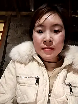 Snapshot of Yiyoongg chatting on February 20, 2026, 2:41 am Yiyoongg online show from February 20, 2026, 2:41 am