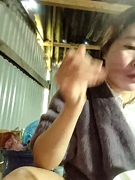 Snapshot of Yiyoongg chatting on February 25, 2026, 1:48 am Yiyoongg online show from February 25, 2026, 1:48 am