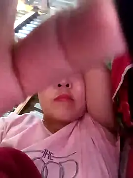 Snapshot of Yiyoongg chatting on February 28, 2026, 5:30 am Yiyoongg online show from February 28, 2026, 5:30 am