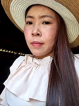 Yiyoongg online show from March 31, 2026, 3:08 am