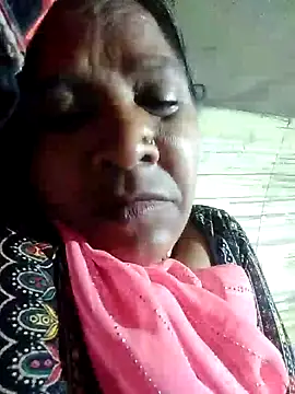 Snapshot of Loomaraj chatting on February 27, 2026, 8:42 pm Loomaraj online show from February 27, 2026, 8:42 pm