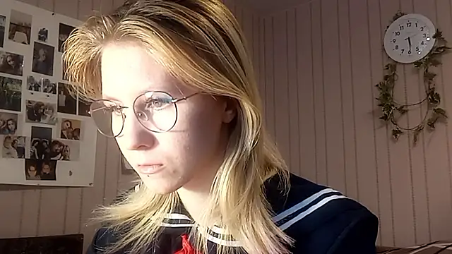 Snapshot of RunawayBr1de chatting on February 17, 2026, 2:24 pm RunawayBr1de online show from February 17, 2026, 2:24 pm