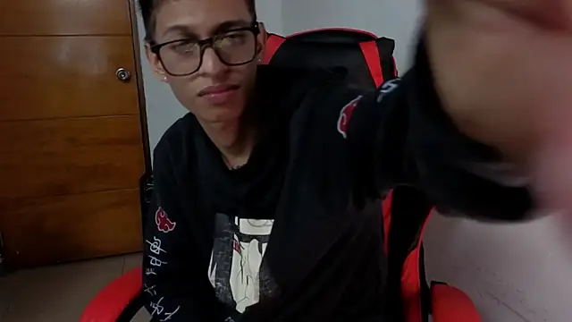 Snapshot of Niklausxxx chatting on March 2, 2026, 2:14 am Niklausxxx online show from March 2, 2026, 2:14 am