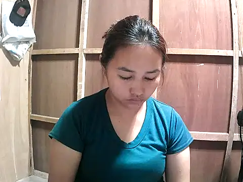 Snapshot of Cloudette_17 chatting on February 13, 2026, 5:03 am Cloudette 17 online show from February 13, 2026, 5:03 am