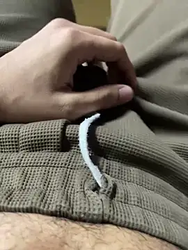 hassuniii online show from April 3, 2026, 9:35 pm