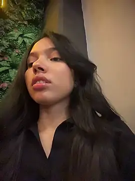 jadelaurent online show from July 5, 2026, 10:28 pm