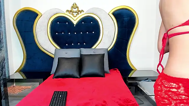 LinaSalazar online show from July 11, 2026, 7:38 pm