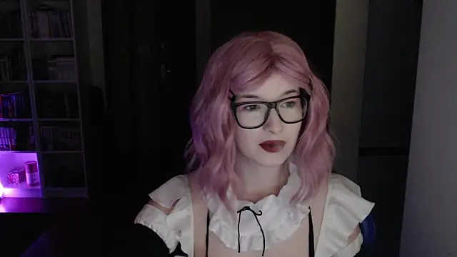 LunaXcherry online show from March 19, 2026, 5:50 pm