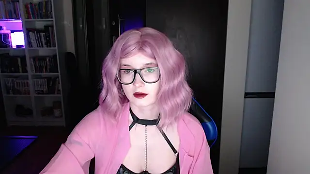 LunaXcherry online show from March 26, 2026, 5:40 pm