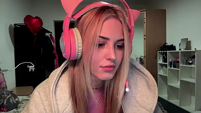 Snapshot of Evva_mayy chatting on February 15, 2026, 7:21 pm Evva mayy online show from February 15, 2026, 7:21 pm