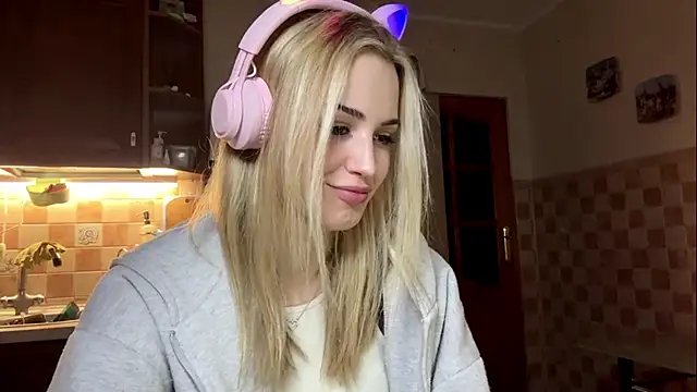 Snapshot of Evva_mayy chatting on February 22, 2026, 4:49 pm Evva mayy online show from February 22, 2026, 4:49 pm