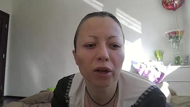 Stefanie Margo online show from May 6, 2026, 5:35 am