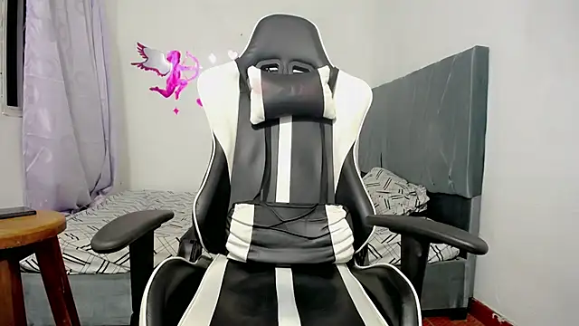 Snapshot of Tuporia6272 chatting on March 2, 2026, 6:14 am Tuporia6272 online show from March 2, 2026, 6:14 am