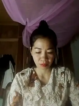 Snapshot of -Lundy- chatting on February 12, 2026, 2:06 am -Lundy- online show from February 12, 2026, 2:06 am