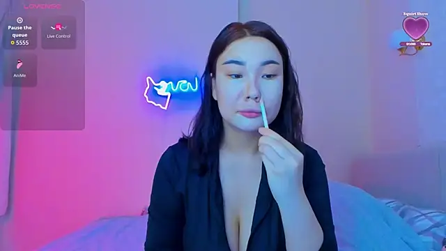 sexaxion lee online show from April 13, 2026, 3:23 am