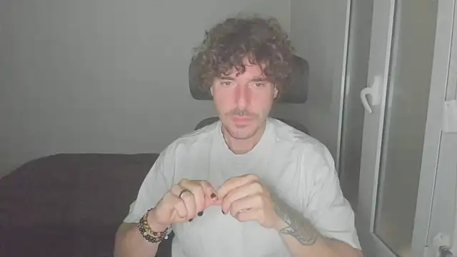 Snapshot of joaquin420_hot chatting on February 14, 2026, 11:01 pm joaquin420 hot online show from February 14, 2026, 11:01 pm