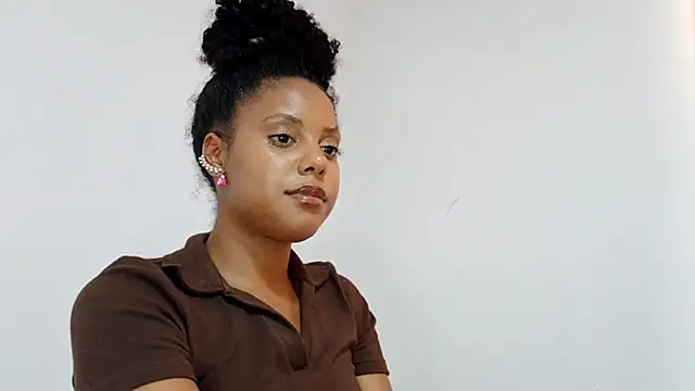 EsterSantopietro online show from February 19, 2026, 9:44 pm