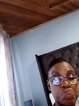 Snapshot of KINKYDOLL4U chatting on February 17, 2026, 9:39 am KINKYDOLL4U online show from February 17, 2026, 9:39 am