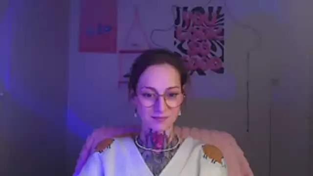 Esmi Winter online show from March 12, 2026, 6:19 am