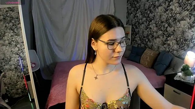 Coraline kitty online show from May 19, 2026, 11:38 am