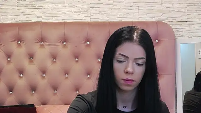 Snapshot of PeachyElla26 chatting on February 12, 2026, 5:35 am PeachyElla26 online show from February 12, 2026, 5:35 am