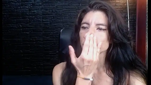 Snapshot of BrendaaCruz chatting on February 11, 2026, 12:54 pm BrendaaCruz online show from February 11, 2026, 12:54 pm