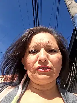 Alexamontiel  online show from April 8, 2026, 8:20 pm