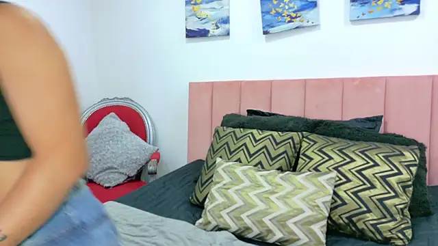 Snapshot of LuciadelaVega chatting on March 1, 2026, 4:42 pm LuciadelaVega online show from March 1, 2026, 4:42 pm