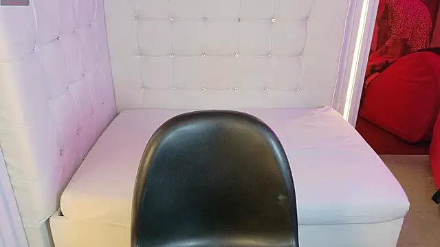 Everlyn sexx online show from March 12, 2026, 12:00 pm