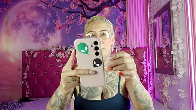 Everlyn sexx online show from April 18, 2026, 2:43 pm