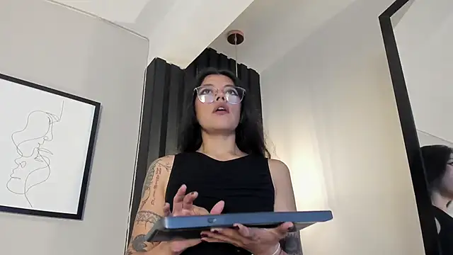 Lanadelrey 1 online show from April 9, 2026, 11:04 am