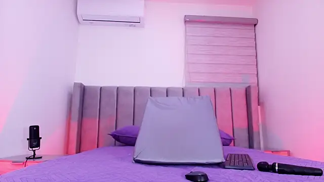 freyhasmith  online show from March 11, 2026, 3:01 am