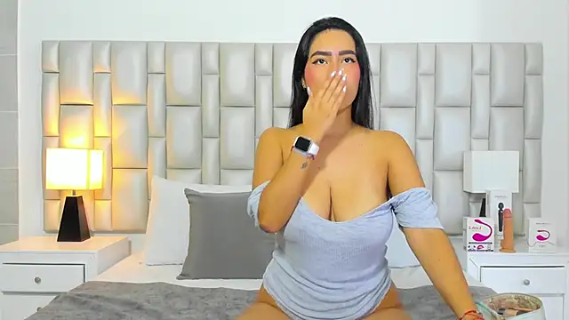 paola katy dicks online show from April 17, 2026, 8:01 pm