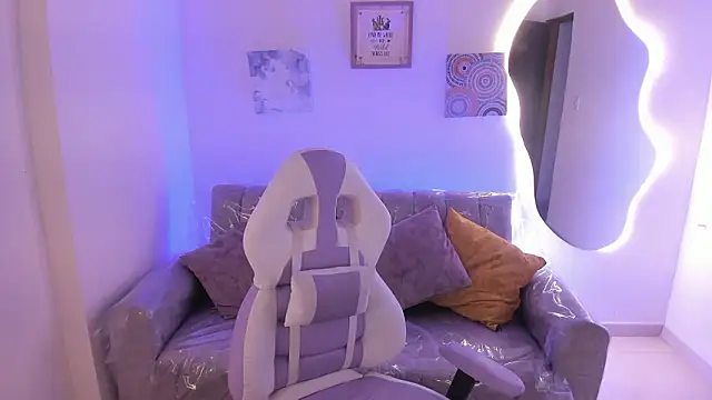 Snapshot of Afrodita_rouss chatting on February 16, 2026, 8:16 pm Afrodita rouss online show from February 16, 2026, 8:16 pm