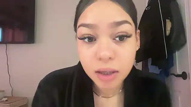 lizabbyyy online show from May 25, 2026, 8:04 pm