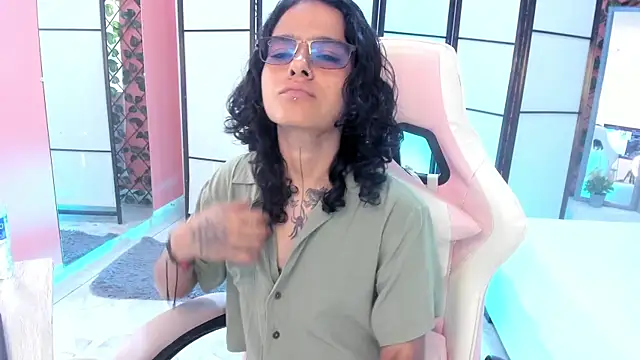 Julianne 7 online show from February 23, 2026, 8:50 pm