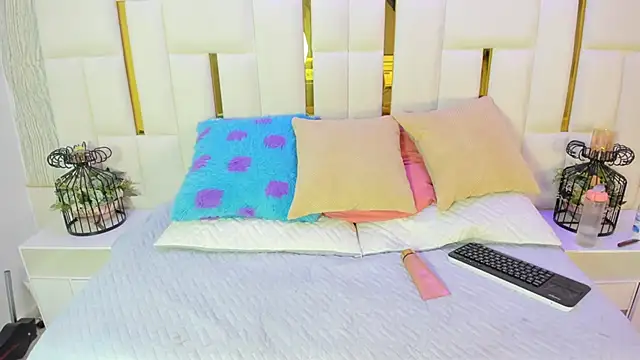 Bunny Blush1 online show from February 14, 2026, 7:43 pm