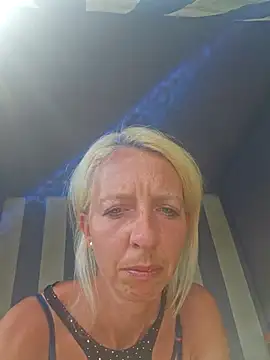PinkladyCora online show from July 13, 2026, 12:19 pm