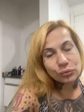 MissTamis online show from April 16, 2026, 6:58 am