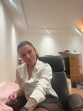 alwayshornyvivi online show from February 21, 2026, 5:03 pm