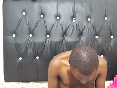 Snapshot of NtandoXx chatting on February 15, 2026, 8:49 pm NtandoXx online show from February 15, 2026, 8:49 pm