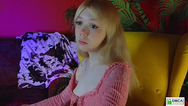 Snapshot of Rochelle_kitty chatting on February 15, 2026, 3:31 pm Rochelle kitty online show from February 15, 2026, 3:31 pm