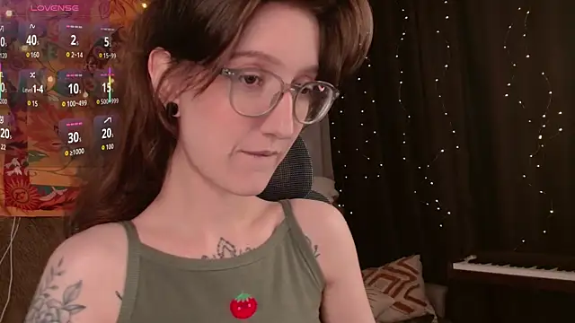 Snapshot of lolami_ chatting on July 4, 2026, 7:25 am lolami online show from July 4, 2026, 7:25 am