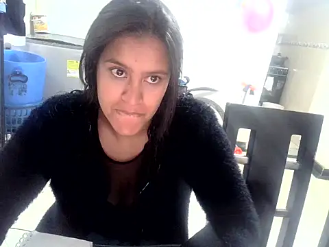 luna E online show from April 17, 2026, 12:19 pm