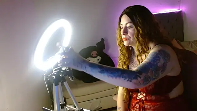 mia vantt online show from April 11, 2026, 8:57 pm