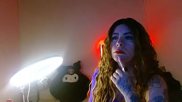 mia vantt online show from April 15, 2026, 8:53 pm