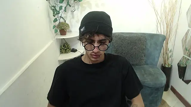 Snapshot of AaronBeer_ chatting on February 26, 2026, 11:42 am AaronBeer online show from February 26, 2026, 11:42 am