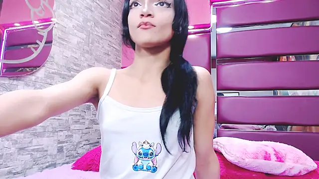 Snapshot of Maddy_cute18 chatting on February 18, 2026, 1:18 pm Maddy cute18 online show from February 18, 2026, 1:18 pm