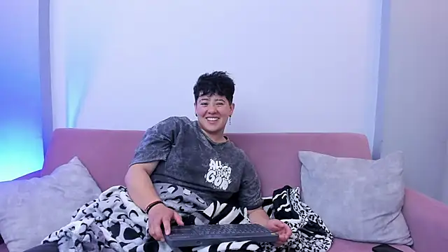 Gaia n Nix online show from April 1, 2026, 4:24 am