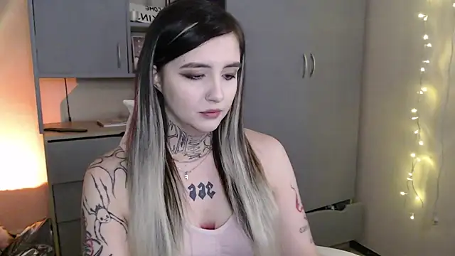 Snapshot of Rin_Tozier chatting on February 27, 2026, 3:06 am Rin Tozier online show from February 27, 2026, 3:06 am